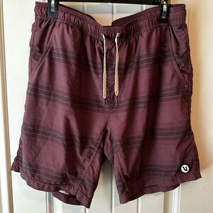 Vuori Men’s Maroon Striped Kore Drawstring Athletic Swim Shorts size Large